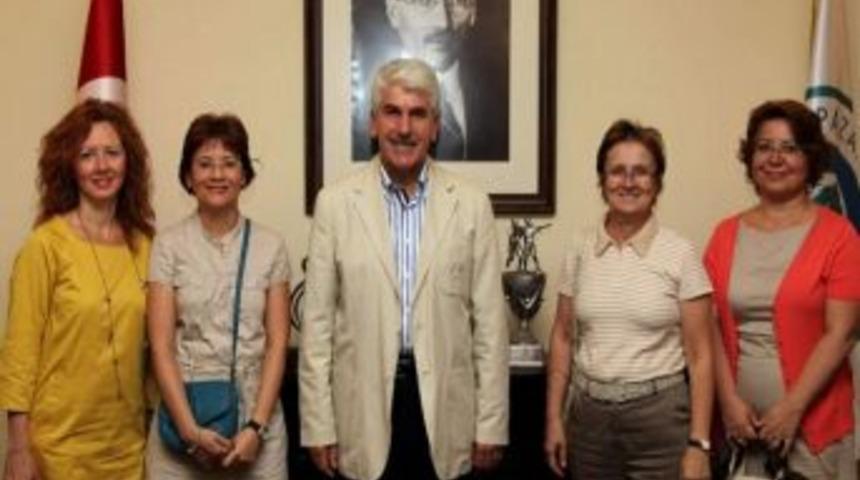 &Uuml;niversiteli Kadınlar Başkan Sakallı&rsquo;yı Ziyaret Etti