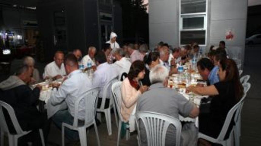 Bolu&rsquo;da Sivil Toplum &Ouml;rg&uuml;tleri Ve Gazilere İftar Yemeği Verildi