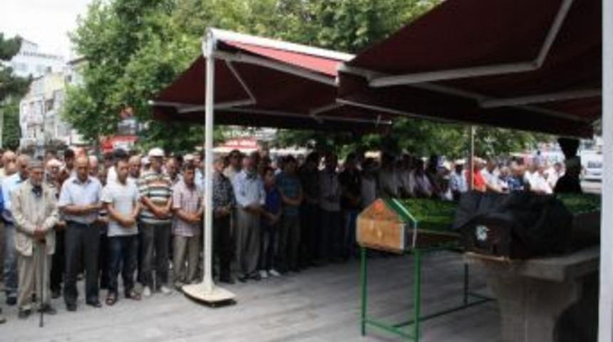 Kazada &Ouml;len Kamyon Şof&ouml;r&uuml; Toprağa Verildi