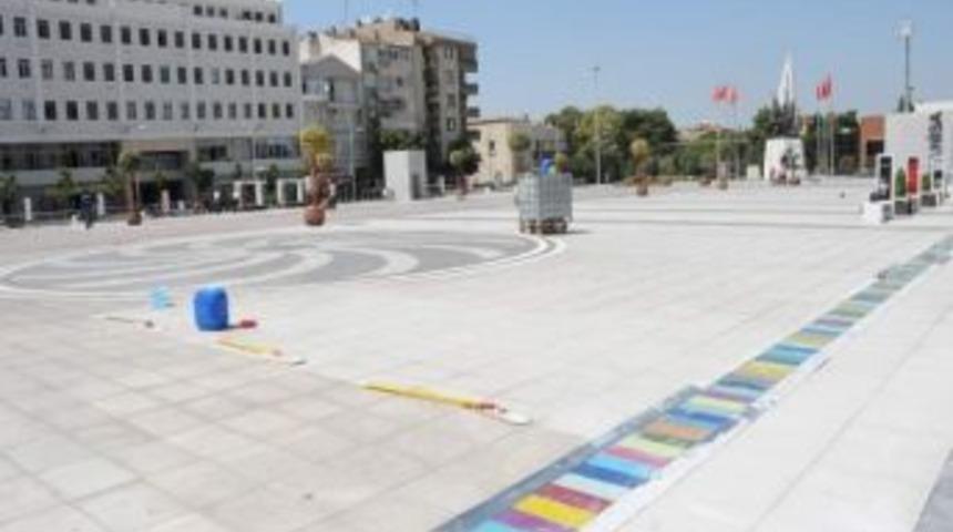 Cumhuriyet Meydanı Temizlendi