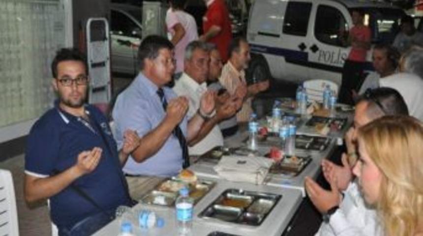Balıkesirliler K&uuml;lt&uuml;r Ve Dayanışma Derneği&rsquo;nden İftar Yemeği