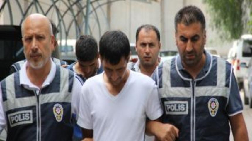 Vin&ccedil; Ve Kamyon Kiralayarak 2 Ton Demir &Ccedil;aldılar