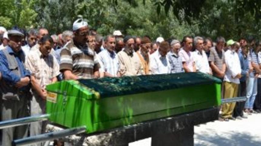 Trafik Kazasında &Ouml;len Adem &Ouml;zt&uuml;rk Son Yolculuğuna Uğurlandı