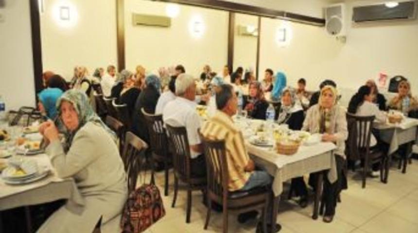 Altındağ Belediyesi&rsquo;nin İftar Sofralarına Siyaset&ccedil;ilerin İlgisi S&uuml;r&uuml;yor