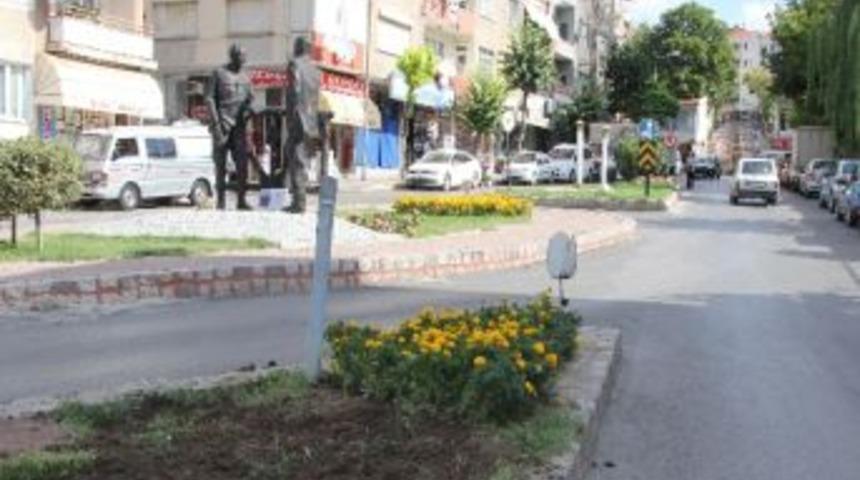 Kırklareli&rsquo;de Ağa&ccedil;lar S&ouml;k&uuml;l&uuml;yor