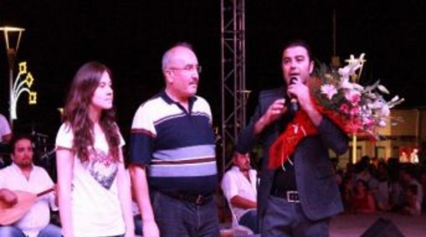 Efe Sevenlerine Unutulmaz Bir Konser Verdi