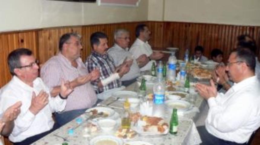 Boz&uuml;y&uuml;k Yıldız &Ouml;ğrenci Yurdu&rsquo;nda İftar Yemeği