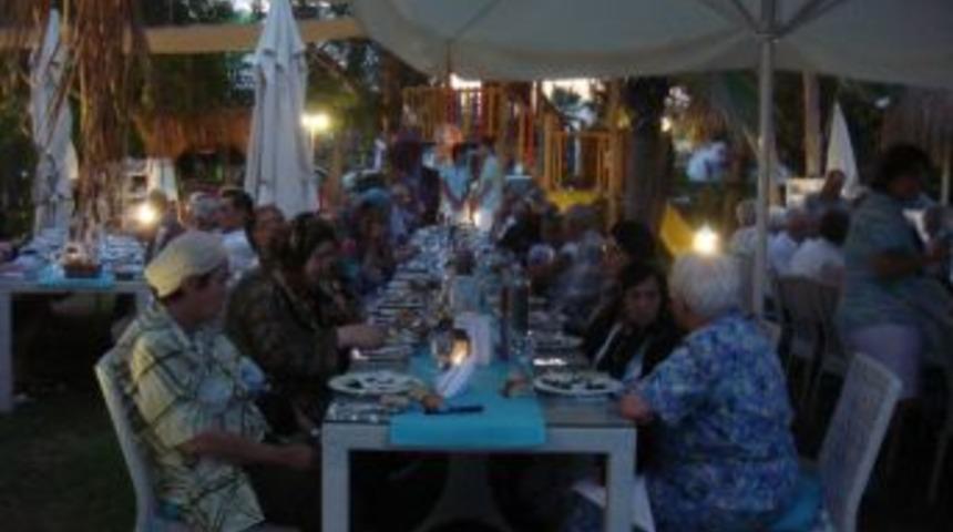 Huzurevi Sakinlerine İftar Yemeği