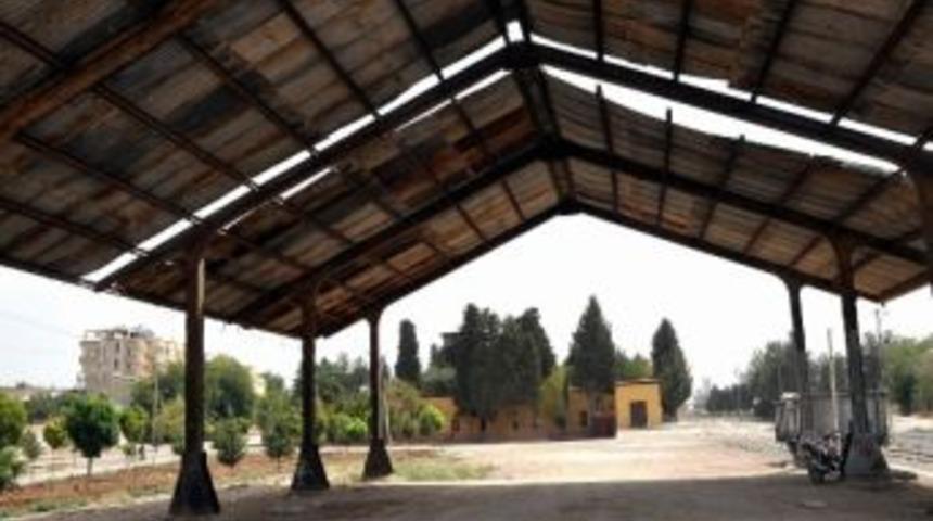 Demir Yolları Hangarı Kaderine Terk Edildi