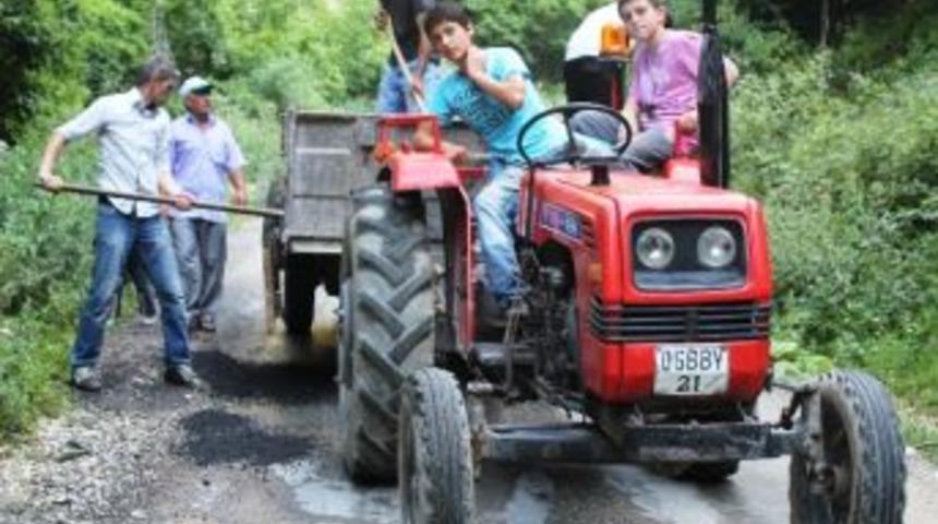 G&ouml;yn&uuml;k&rsquo;te Vatandaşlar Yolları Kendileri Onarıyor
