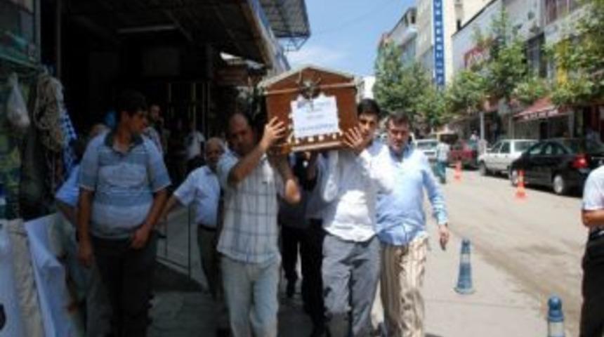 Otel Odasında &Ouml;l&uuml; Bulunan Avukat Toprağa Verildi