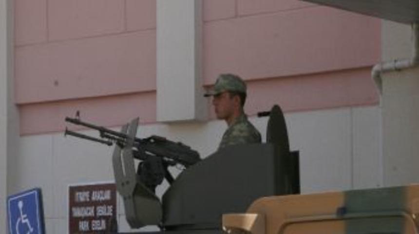 Sinirlerine Hakim Olamayan Asker Ateş A&ccedil;ında 1 Vatandaşı Yaraladı