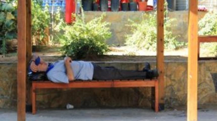 Tayyare Palas: Sıcaktan Ka&ccedil;anların Adresi