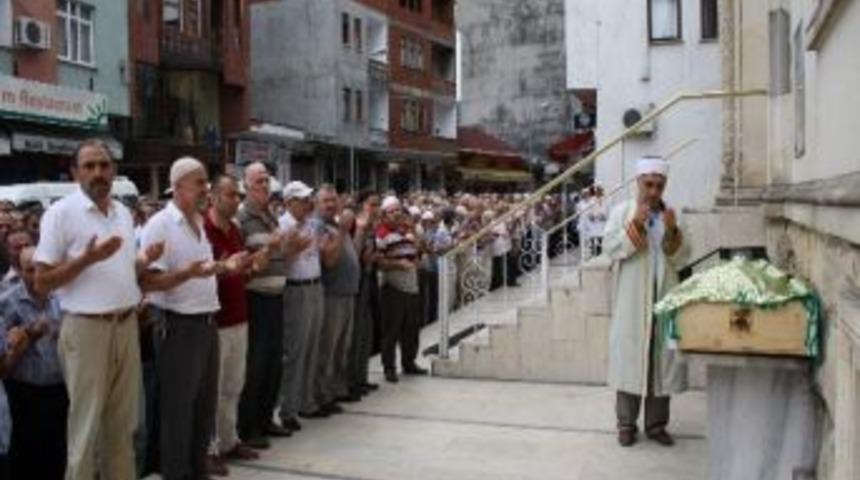 Samsun&rsquo;da Ge&ccedil;irdiği Trafik Kazasında &Ouml;len Metin Kumaş &Ccedil;arşıbaşı İl&ccedil;esi&rsquo;nde Toprağa Verildi