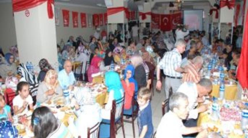 Saadet Partisi, Karabağlar'da Muhtarlarla İftarda Buluştu