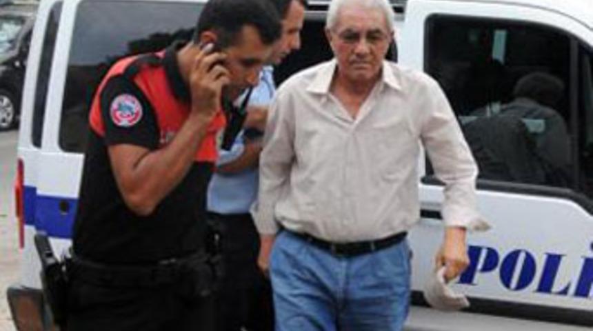 Oğlunun bor&ccedil;lu olduğu kişiyi &ouml;ld&uuml;rd&uuml;