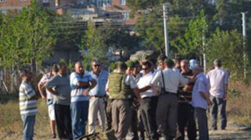 Genç kızı rehin alan şüpheliye linç girişimi