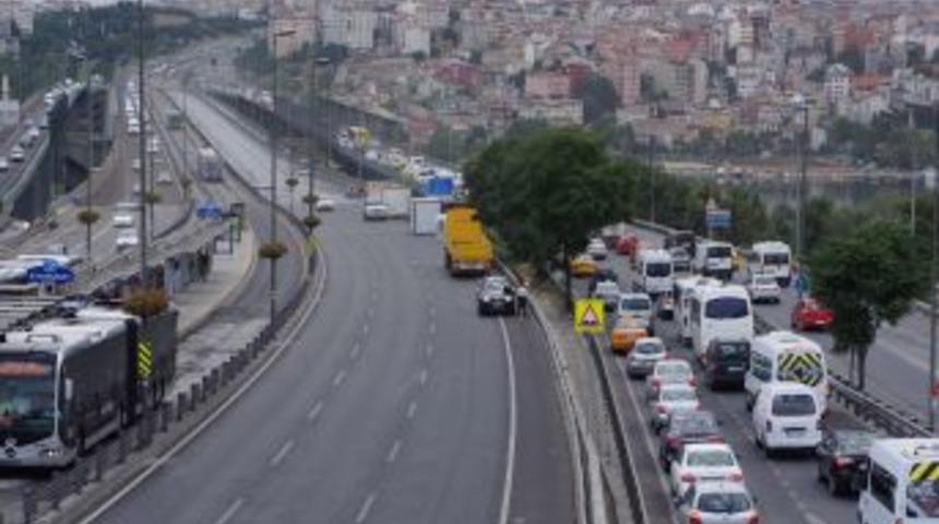 Hali&ccedil; K&ouml;pr&uuml;s&uuml;&rsquo;n&uuml;n Orta Şeridi Trafiğe Kapatıldı