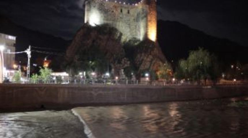 Kuruyan Oltu &Ccedil;ayı Yağmurlarla Yeniden Hayat Buldu