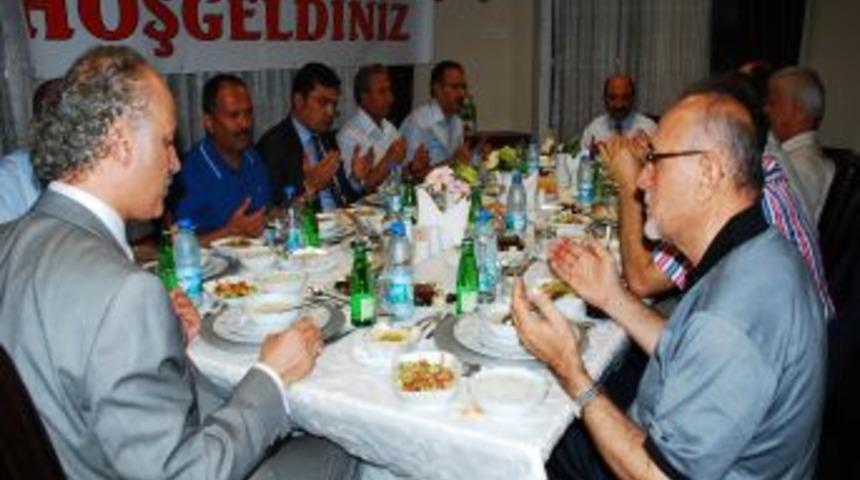 ESY&Ouml;NDER &Uuml;yeleri Iftarda Buluştu