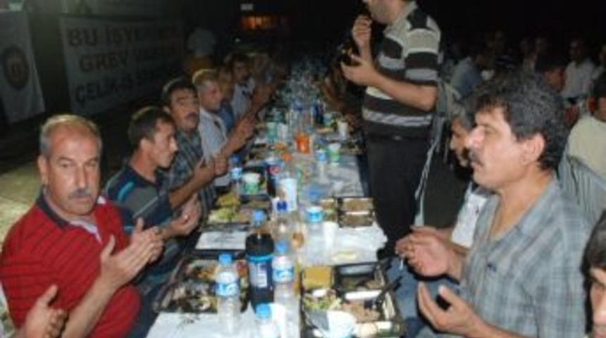 İskenderun Belediye Başkanı Civelek Grevdeki İş&ccedil;ilerle İftarda Buluştu