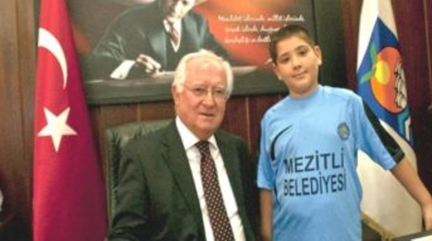 Mezitli Belediyesi&rsquo;nden Satran&ccedil; Şampiyonuna Destek