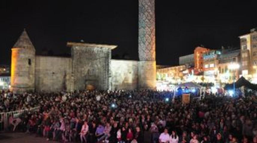 Erzurum&rsquo;da Bedirhan G&ouml;k&ccedil;e Konseri