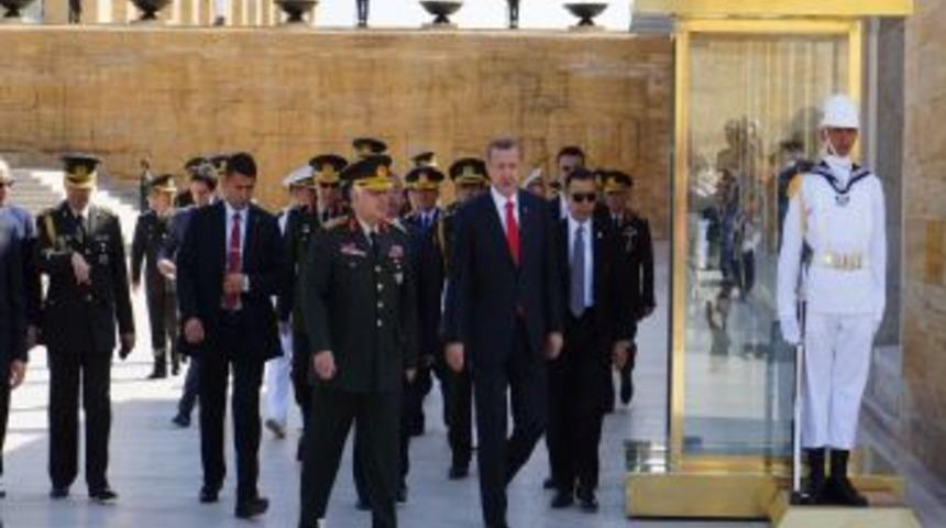 YAŞ &Uuml;yeleri, Anıtkabir'i Ziyaret Etti