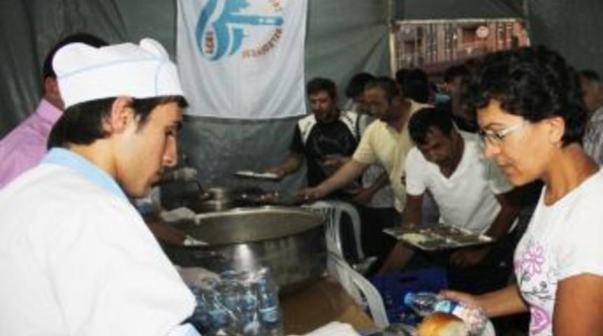 Afgan Ve Bayburt Halkı İftar &Ccedil;adırında Buluşuyor