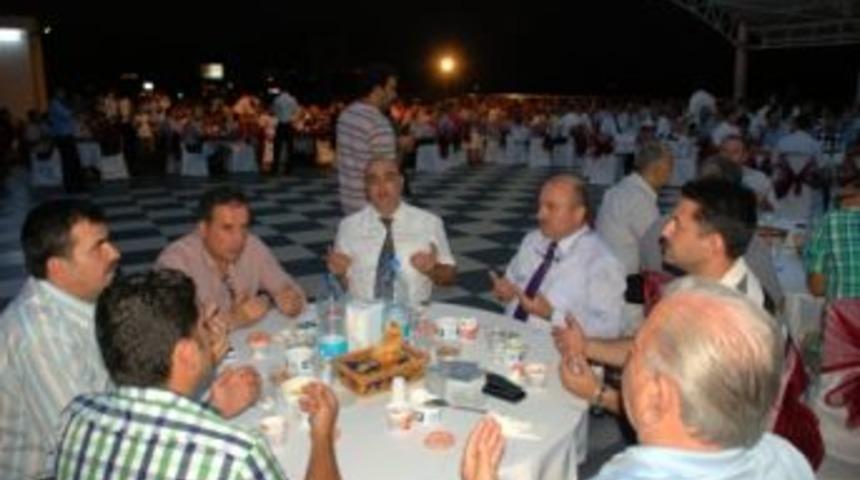 AYTO &uuml;yeleri iftar yemeğinde buluştu