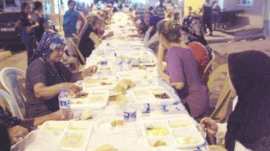 Umut İlmi Araştırmalar derneğinde iftar