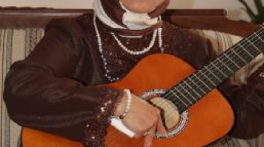 Papazın Yetiştirdiği D&uuml;nyaca &Uuml;nl&uuml; Opera Sanat&ccedil;ısı Şimdi Avrupa&rsquo;da İslamiyet&rsquo;i Anlatıyor