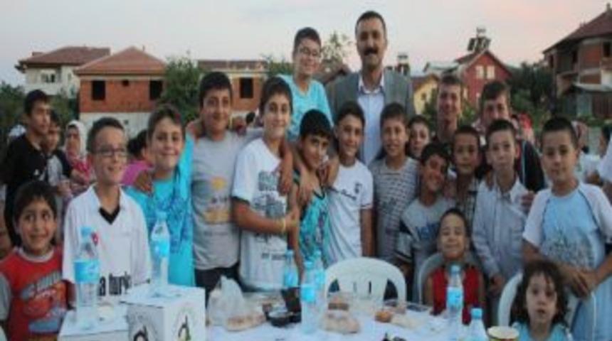 Başkana &Ccedil;ocuklardan Yoğun İlgi