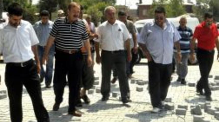 Dikilitaş meydanı kilit taşlarıyla kaplandı