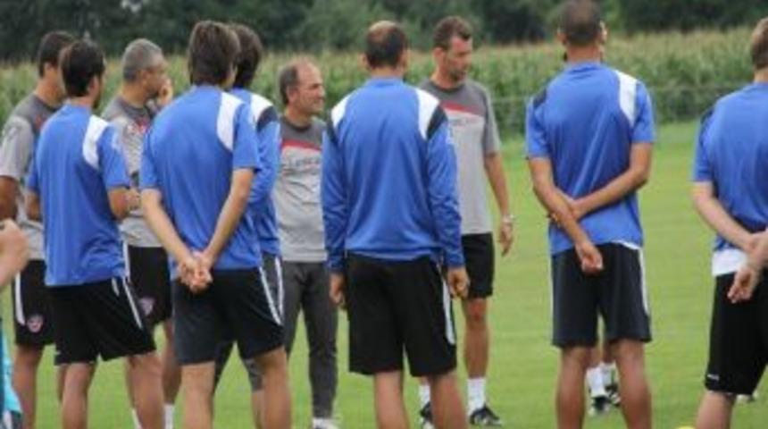 İlhan Parlak: "karab&uuml;k'te Kalmayı Tercih Ettim"