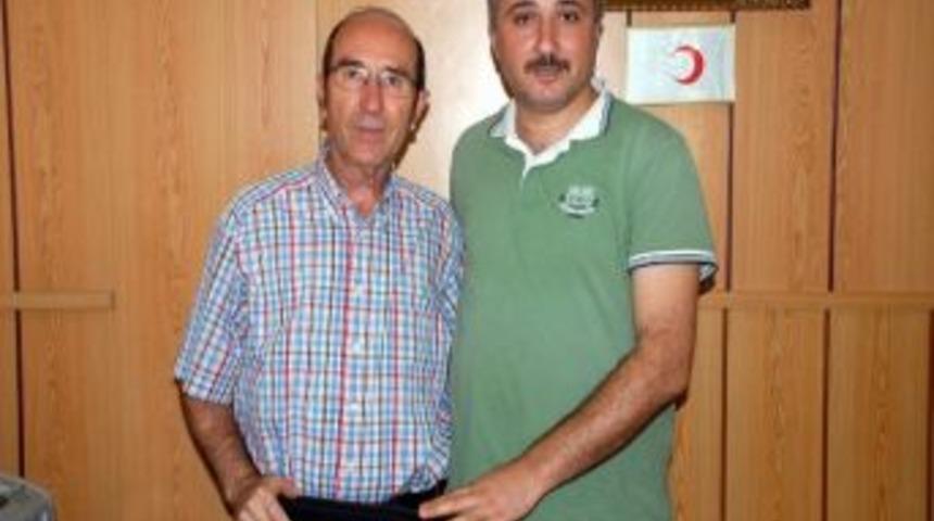 İstanbul Y&ouml;r&uuml;k Ve T&uuml;rkmenler Derneği Başkanı Şahin&rsquo;den Kızılay Boz&uuml;y&uuml;k Şubesi'ne Ziyaret