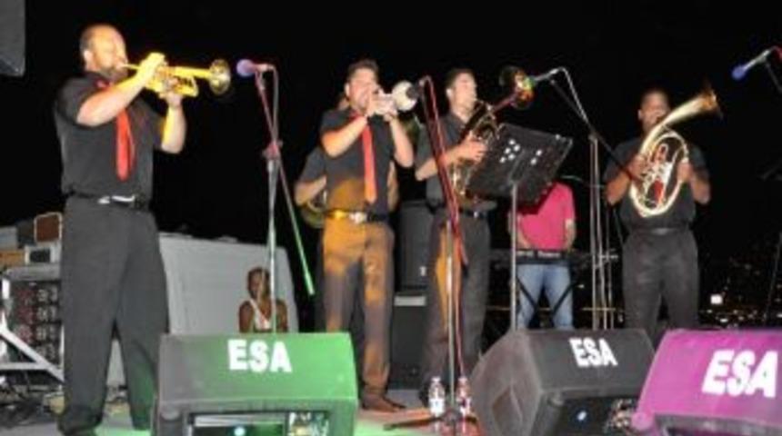 &Ouml;zg&uuml;r Kıyat Ltb Yaz Konserleri Kuşadası&rsquo;nda