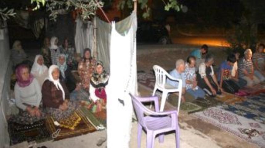 Sokakta Teravih Namazı