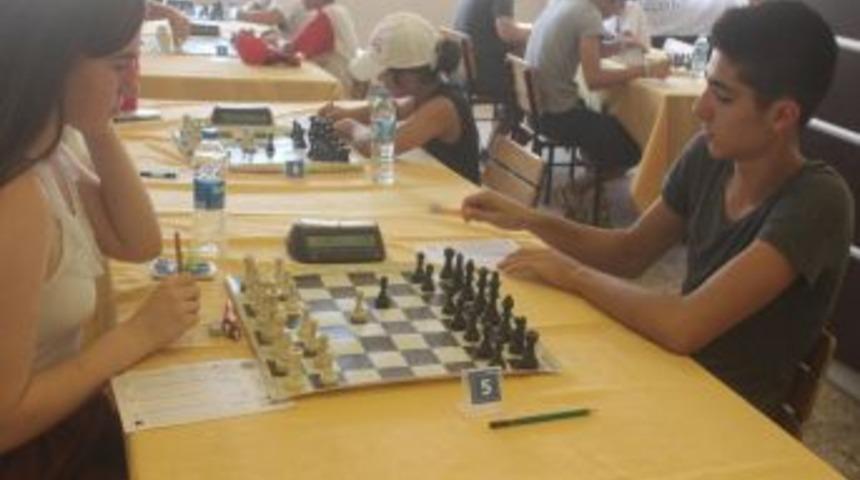 Keşan 10. Uluslararası K&uuml;lt&uuml;r Ve Turizm Festivali Satran&ccedil; Turnuvası Devam Ediyor