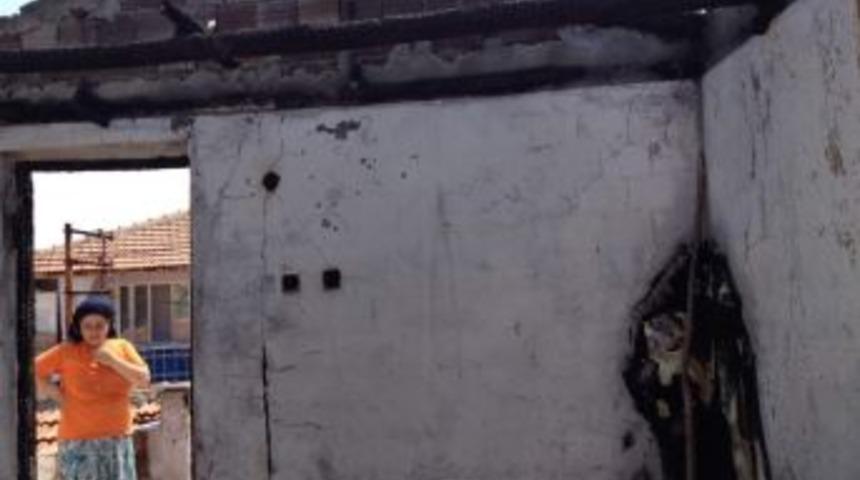 Manisa Belediyesi Evi Yanan Aileye Yardım Eli Uzattı