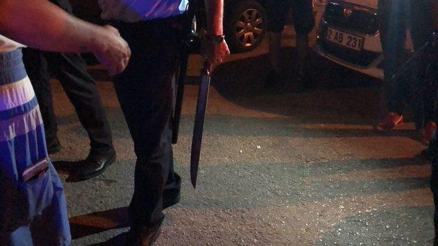 Bursa'da yol kapatma kavgası : 2 yaralı