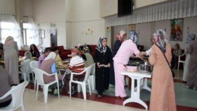 Huzurevi Sakinlerini Unutmadılar