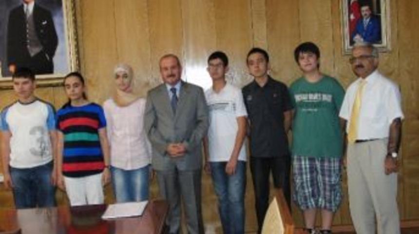 Kocatepe Başarılı &Ouml;ğrencileri &Ouml;d&uuml;llendirdi