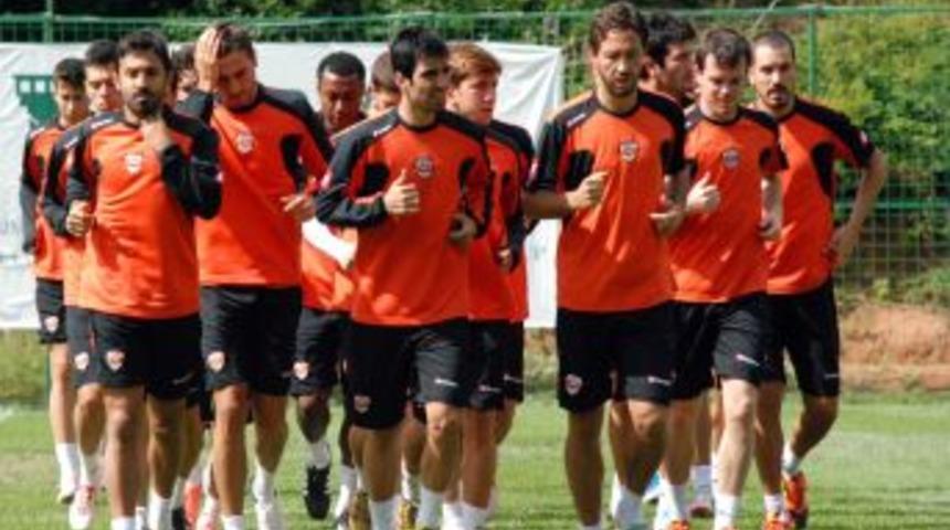 Adanaspor Kartepe'de G&uuml;&ccedil; Depoluyor