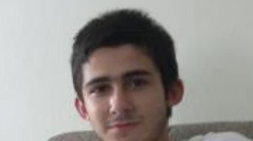 Alkol Komasına Giren Gen&ccedil; &Ouml;ld&uuml;