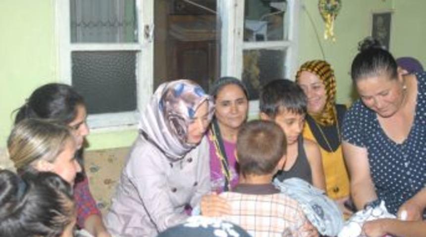 Bayan &Ccedil;elikcan'dan hediye