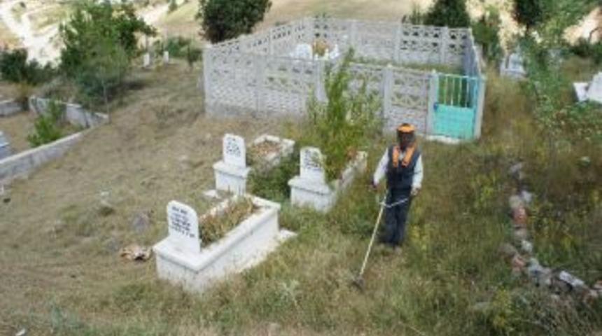 Kastamonu&rsquo;da Mezarlıklara Bayram Bakımı