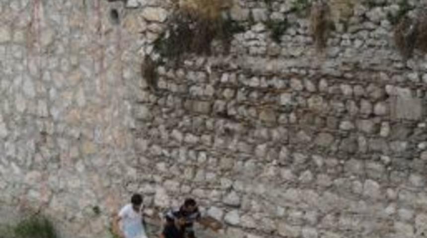 &Uuml;niversiteli Gen&ccedil; K&ouml;pr&uuml;den Yeşilırmak'a Atladı