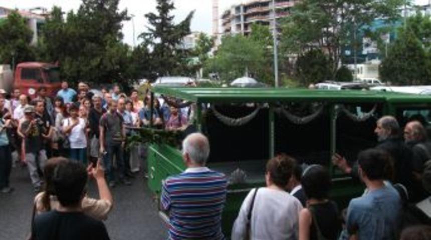 Türkiye'nin Ilk Vicdani Retçisi Tayfun Gönül Son Yolculuğuna Uğurlandı