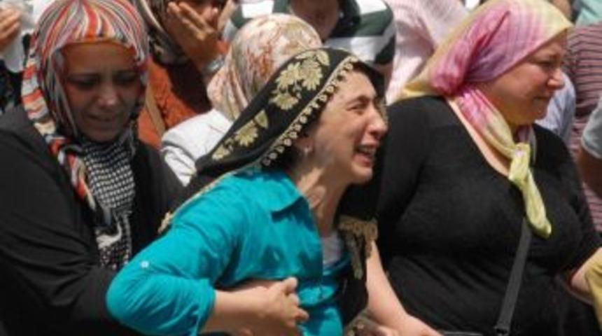 &Ouml;ld&uuml;r&uuml;len G&uuml;venlik&ccedil;inin Evinin &Ouml;n&uuml;nde Gergin Anlar Yaşandı